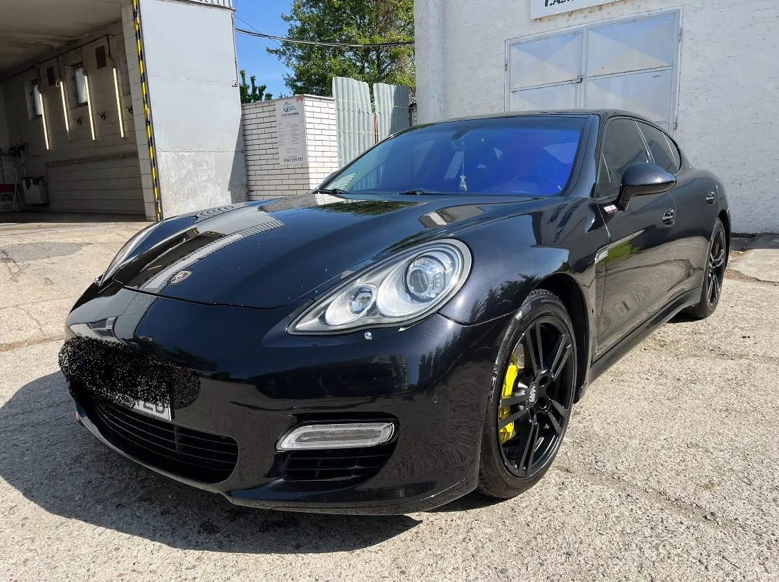 Porsche detailing